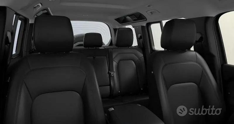 Land Rover Defender 2026 photo 5