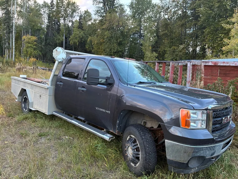 GMC Sierra 3500Hd 2011 photo 2