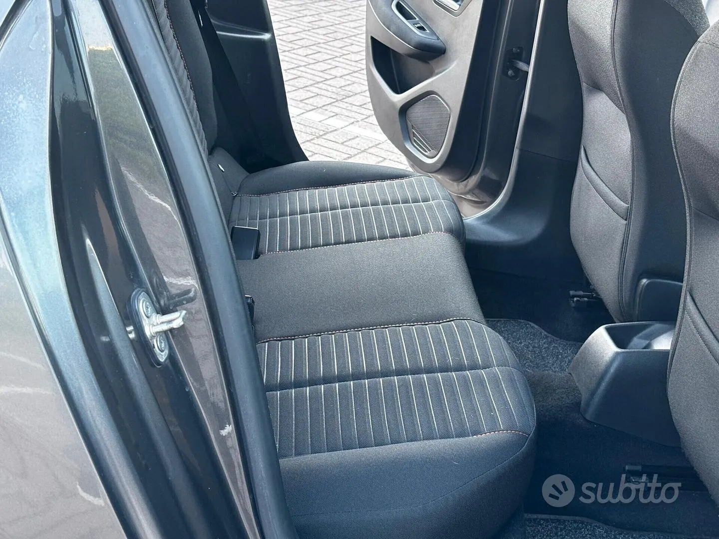 Peugeot 208 2020 photo 3