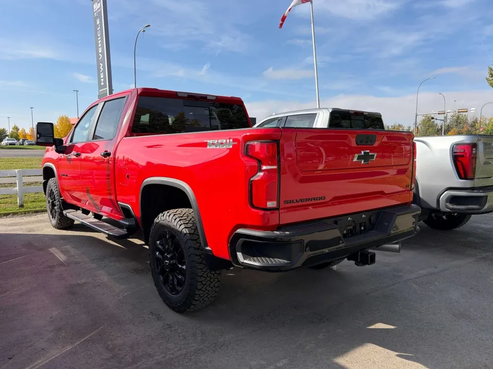 Chevrolet Silverado 3500Hd 2026 photo 2