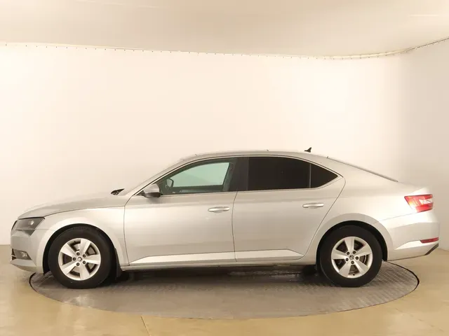 Skoda Superb 2016 photo 2