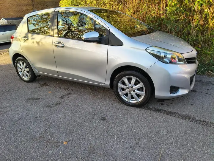 Toyota Yaris 2011 photo 2