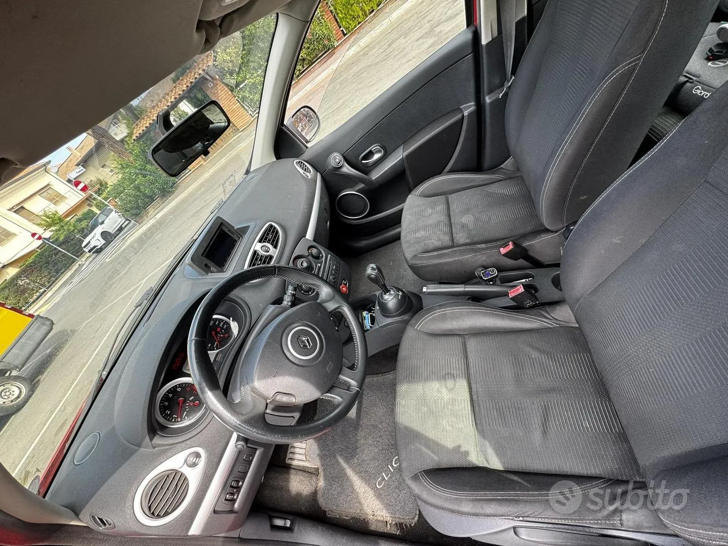 Renault Clio 2010 photo 5