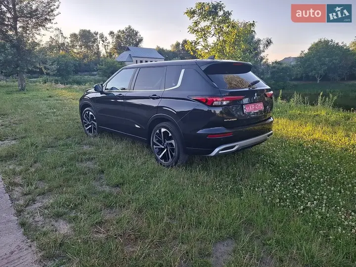 Mitsubishi Outlander 2023 photo 3