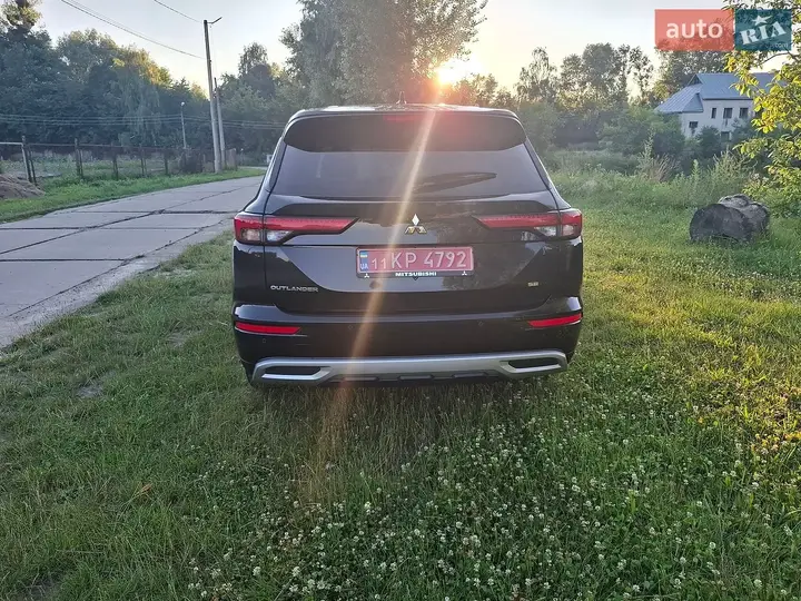 Mitsubishi Outlander 2023 photo 4