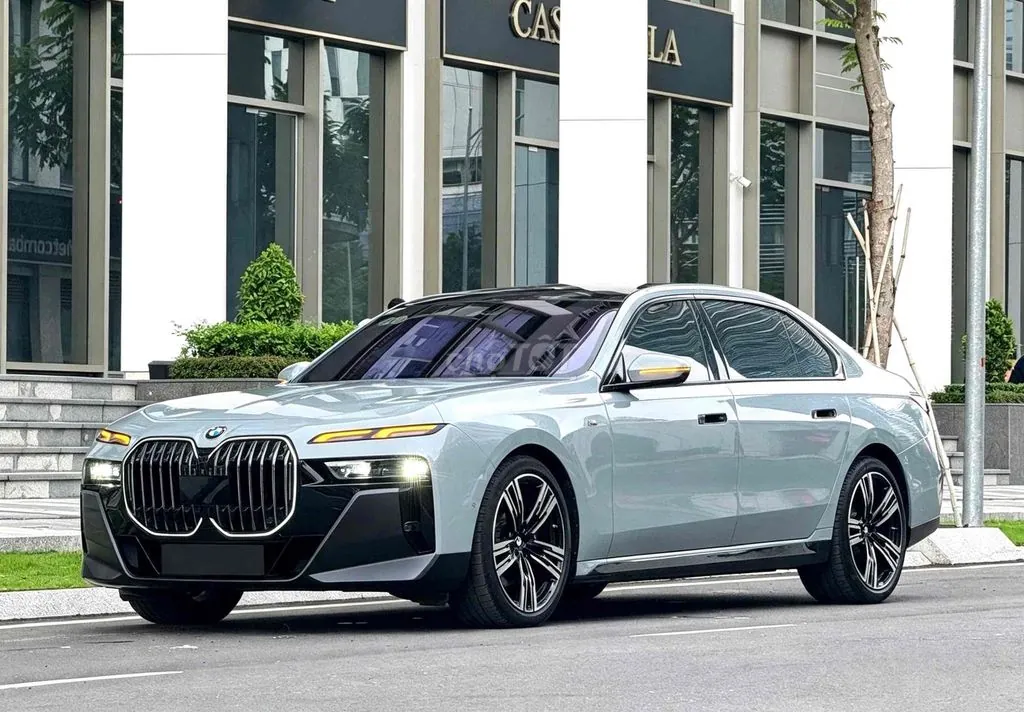 BMW 735I 2023 photo 3
