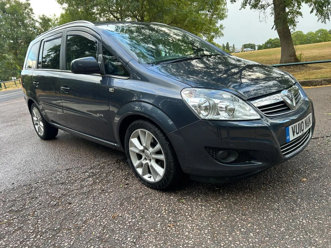 Vauxhall Zafira 2010 photo 2