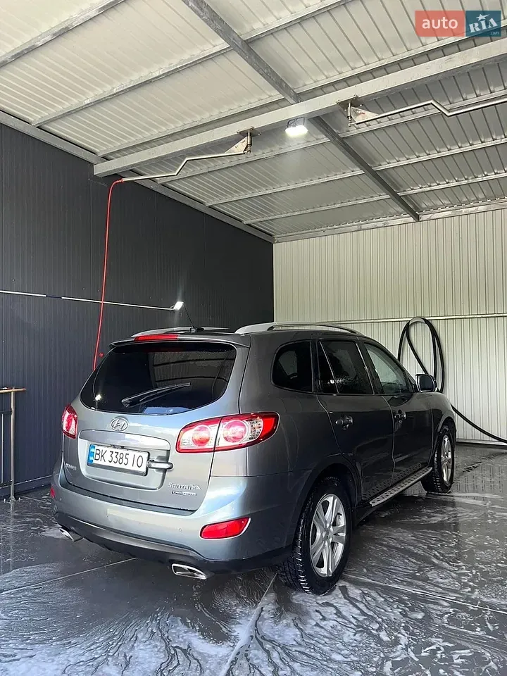 Hyundai Santa Fe 2011 photo 2