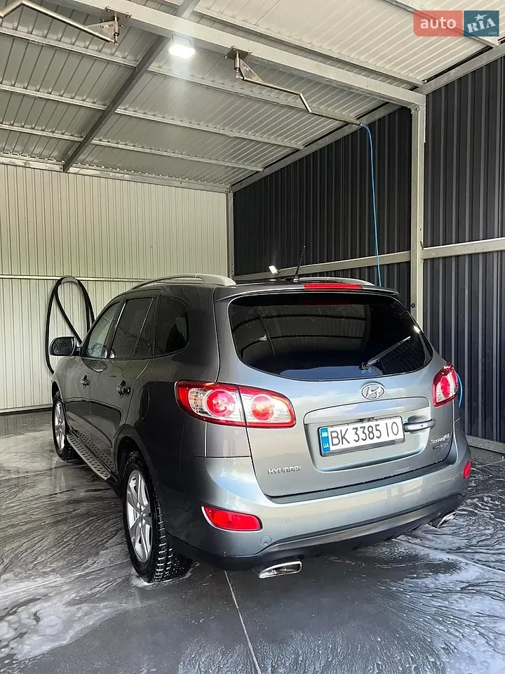 Hyundai Santa Fe 2011 photo 3