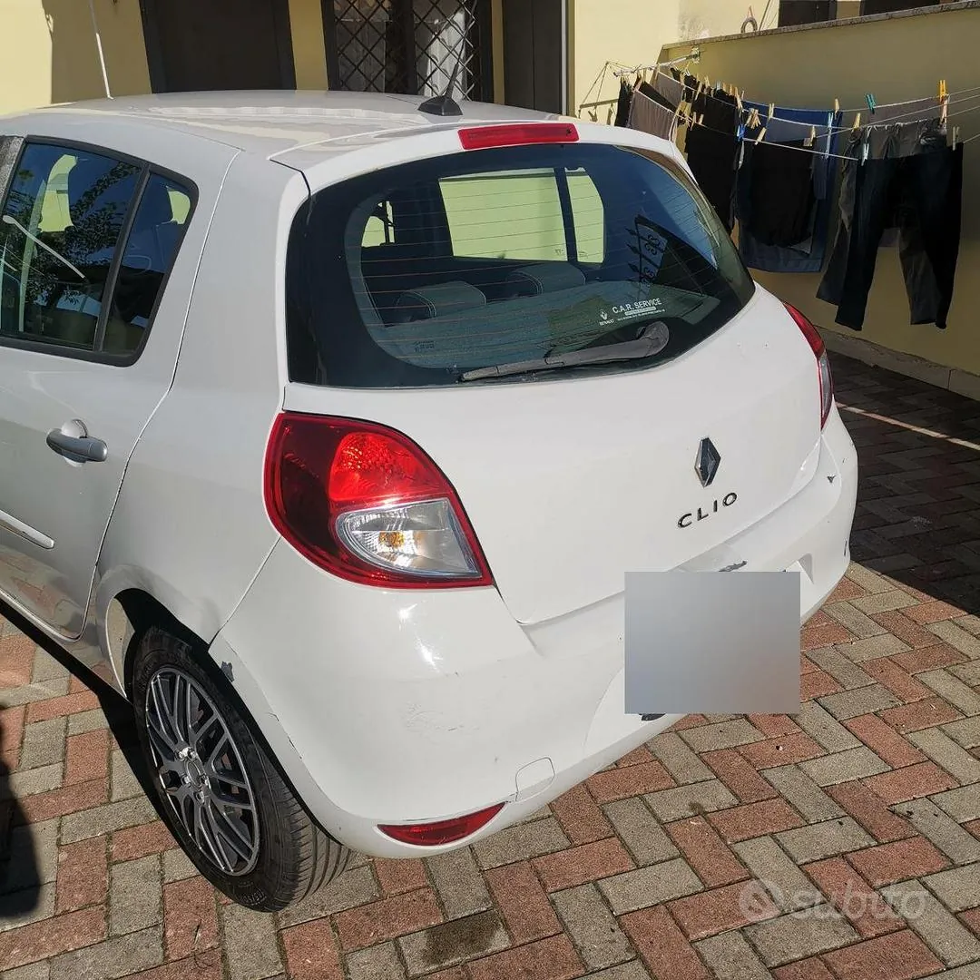 Renault Clio 2009 photo 2