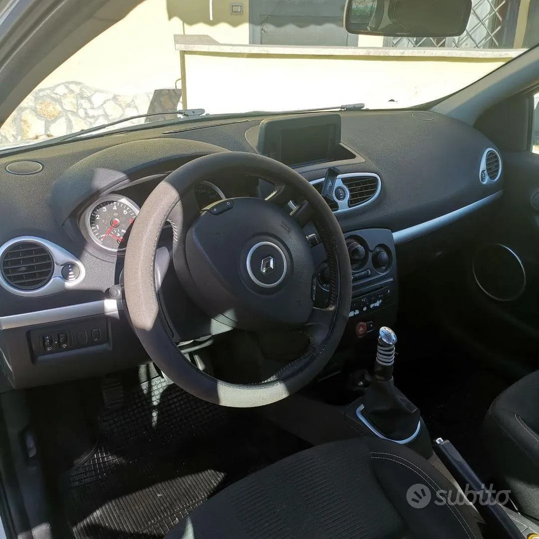Renault Clio 2009 photo 3