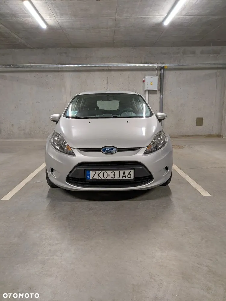 Ford Fiesta 2010 photo 2