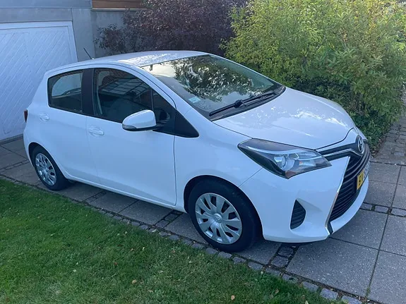 Toyota Yaris 2015 photo 2