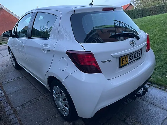 Toyota Yaris 2015 photo 3