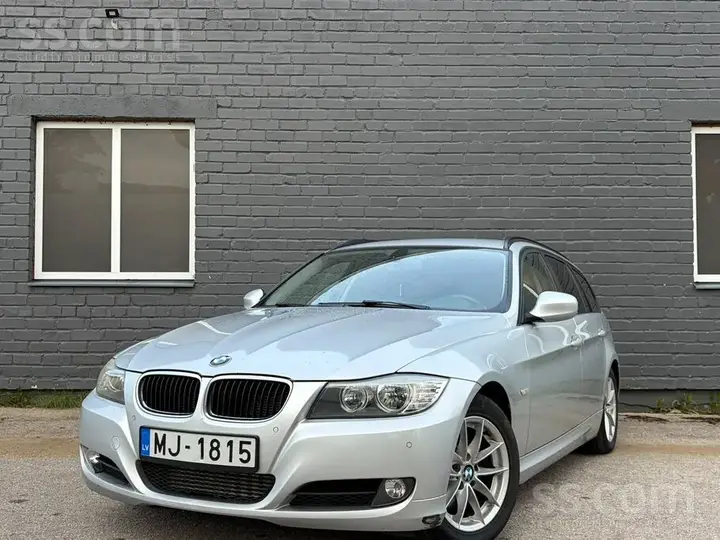 BMW 320 2010 photo 2