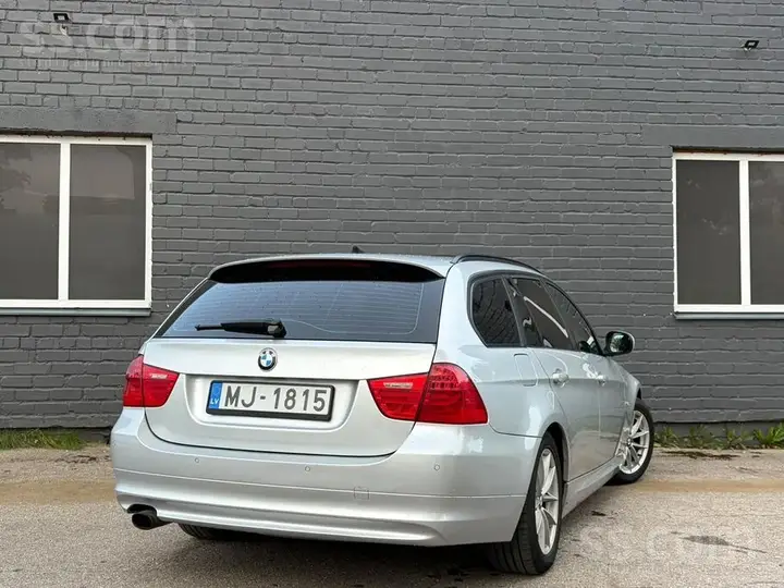 BMW 320 2010 photo 3