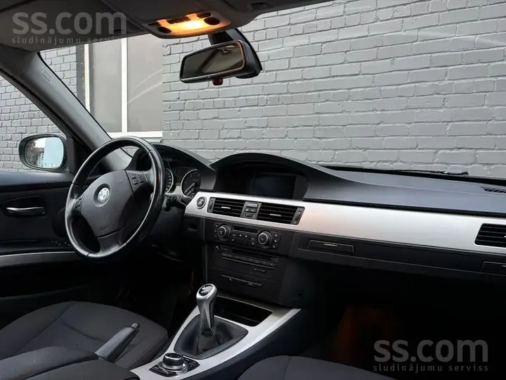 BMW 320 2010 photo 5