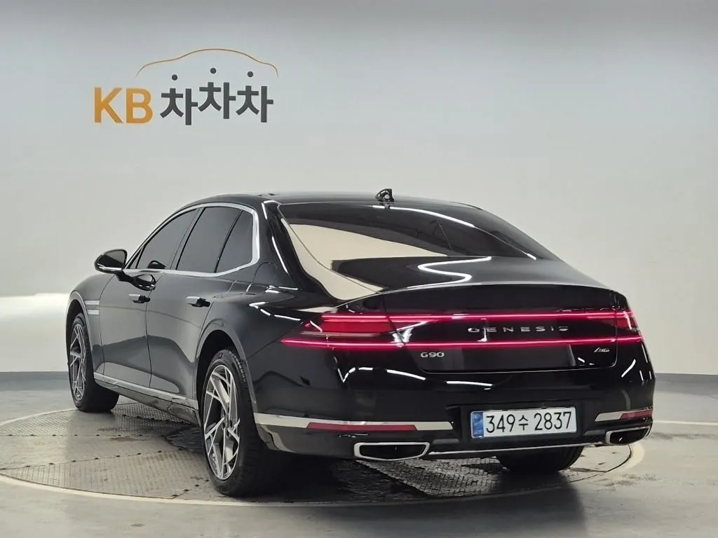 Genesis G90 2023 photo 2