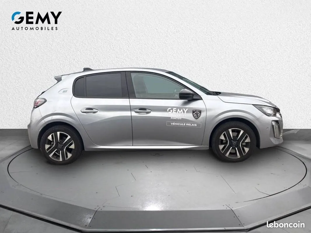 Peugeot 208 2023 photo 4