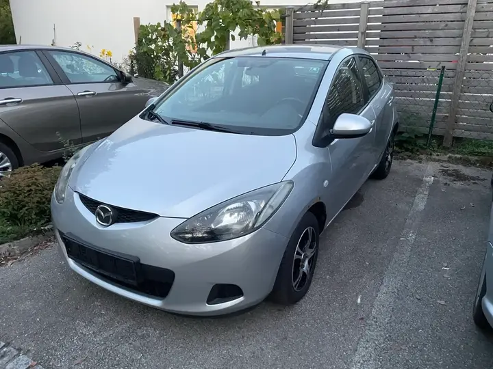 Mazda Mazda2 2008 photo 2