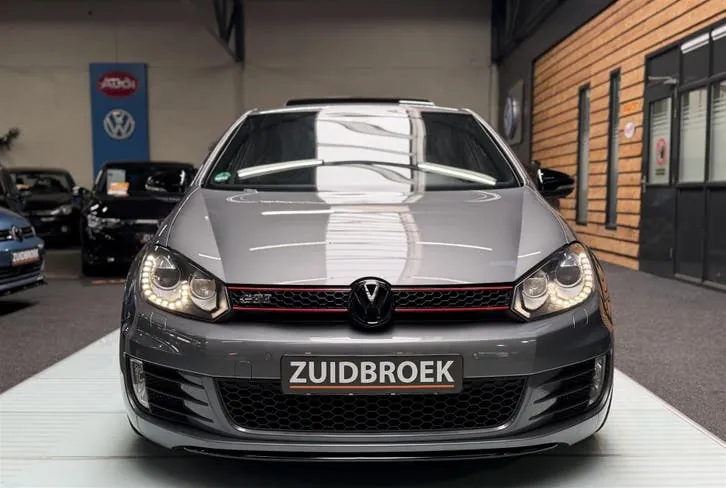Volkswagen Golf 2011 photo 2