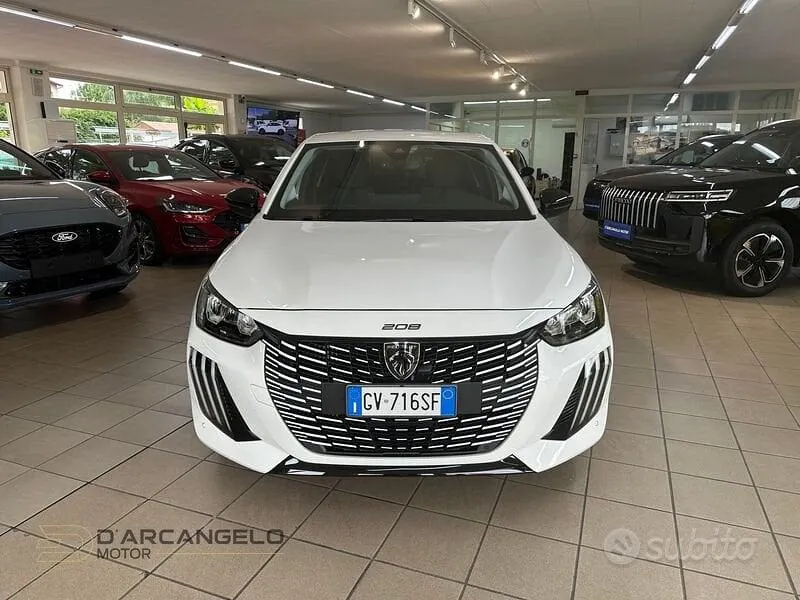 Peugeot 208 2024 photo 3