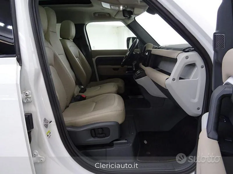 Land Rover Defender 2022 photo 3
