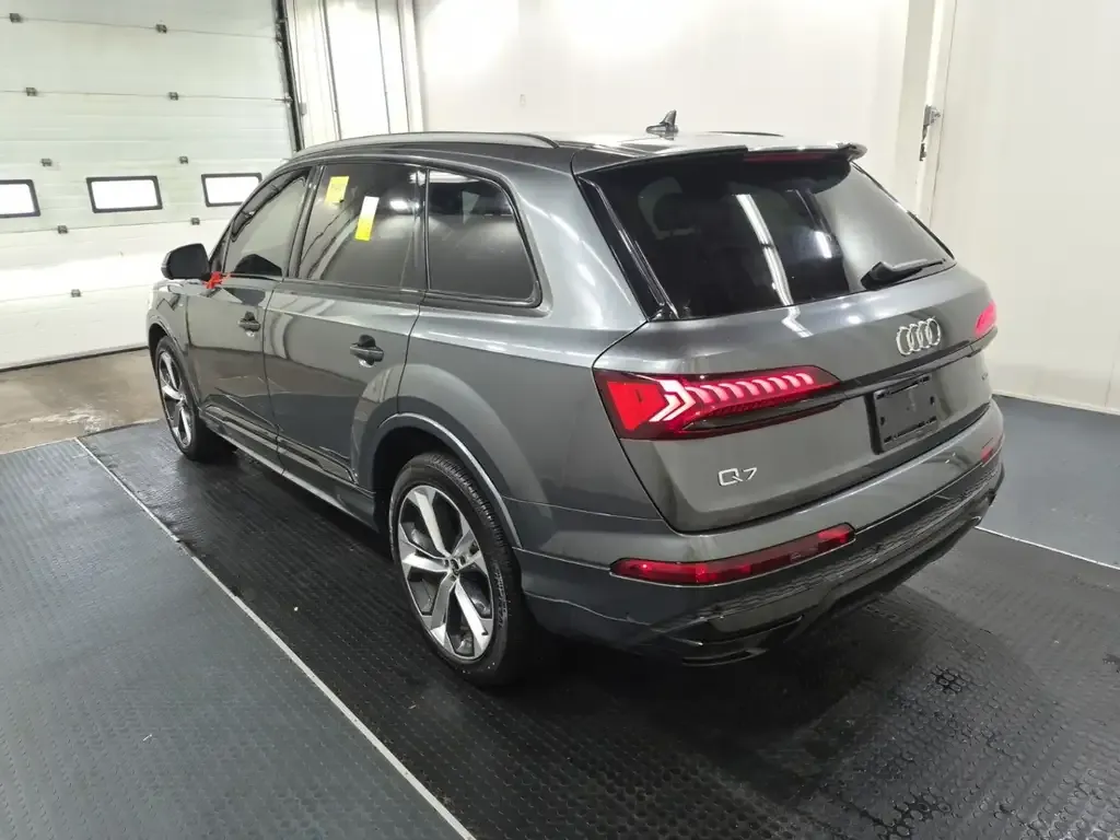 Audi Q7 2022 photo 2