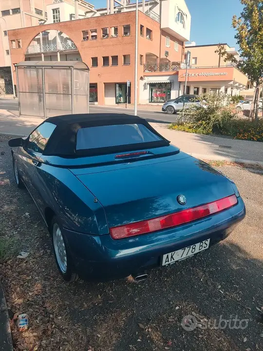 Alfa Romeo Spider 1996 photo 2