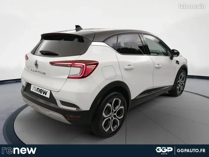 Renault Captur 2023 photo 2