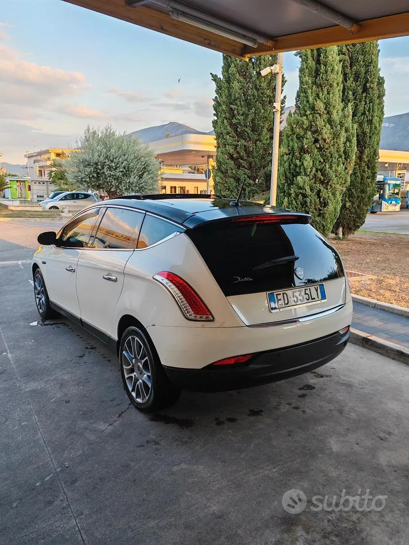 Lancia Delta 2010 photo 2