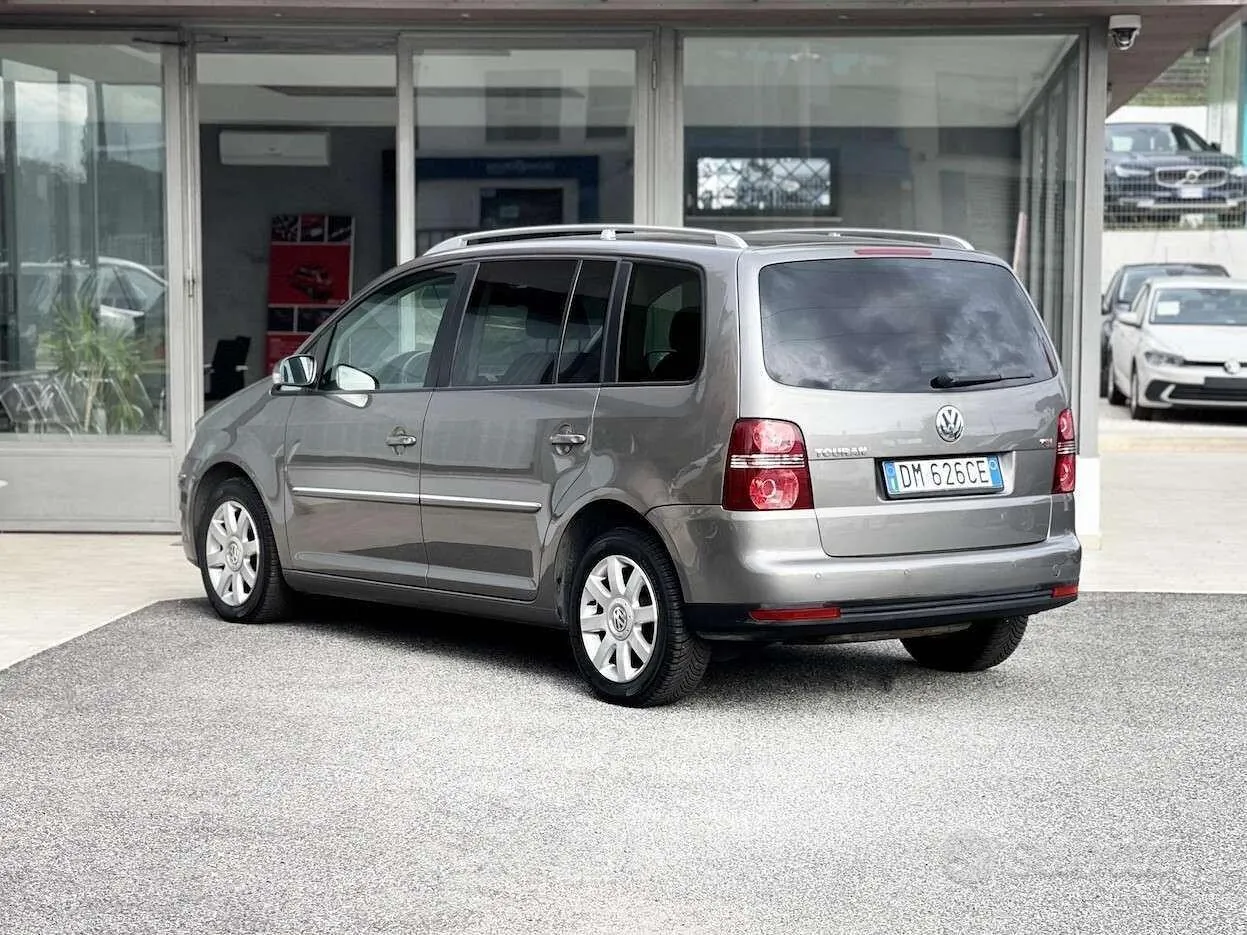 Volkswagen Touran 2008 photo 4