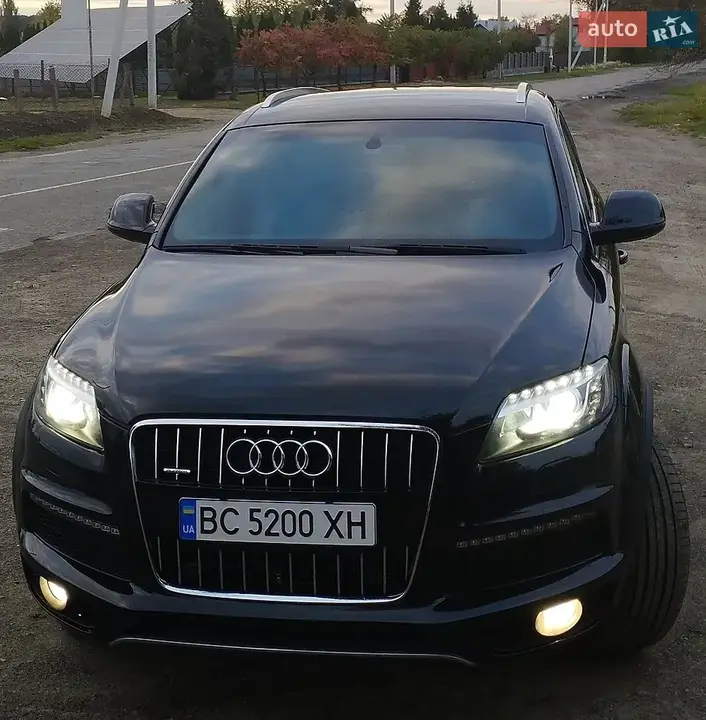 Audi Q7 2013 photo 2