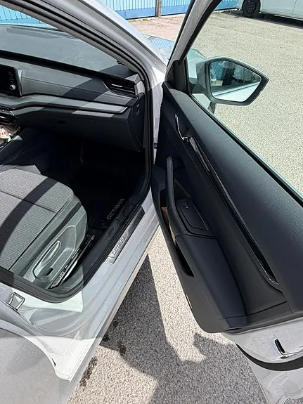 Skoda Octavia 2023 photo 2