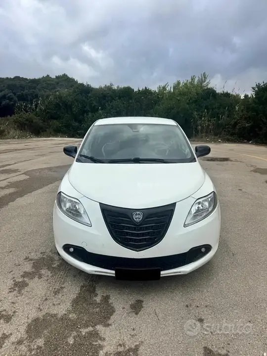 Lancia Ypsilon
