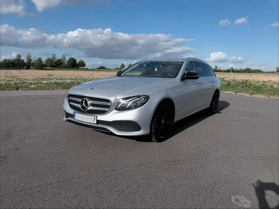 Mercedes-Benz E220D