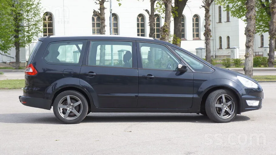 Ford Galaxy 2012 photo 4