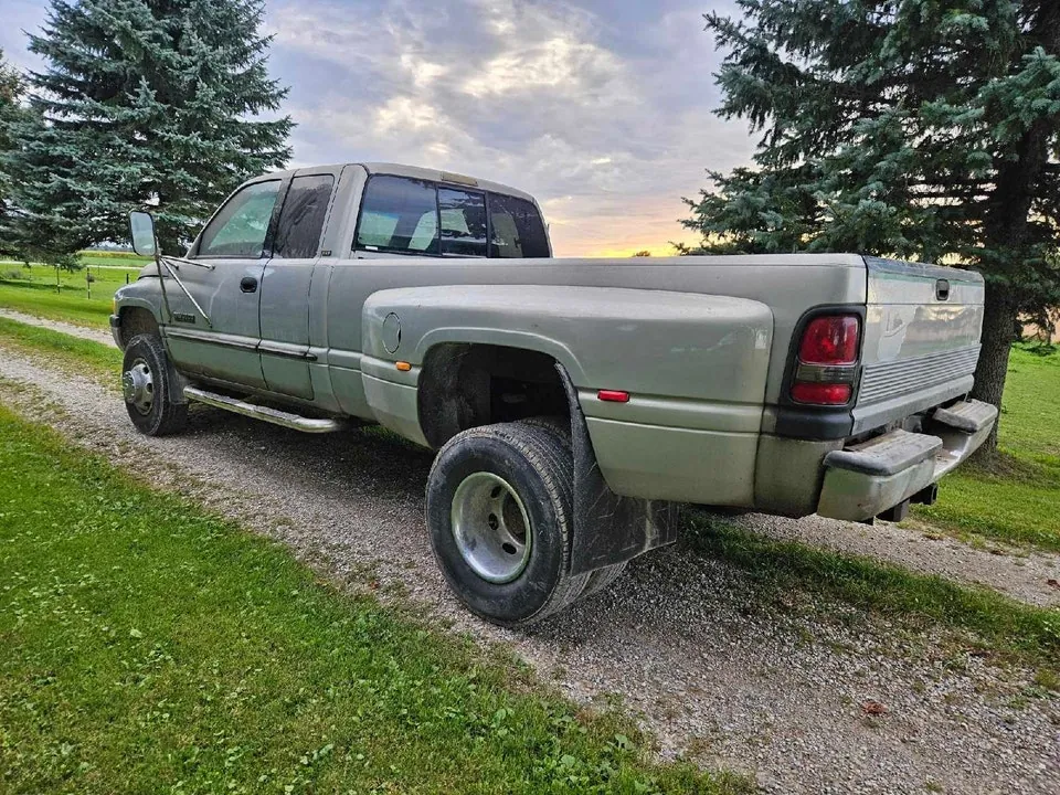 Dodge Ram 3500 2000 photo 3