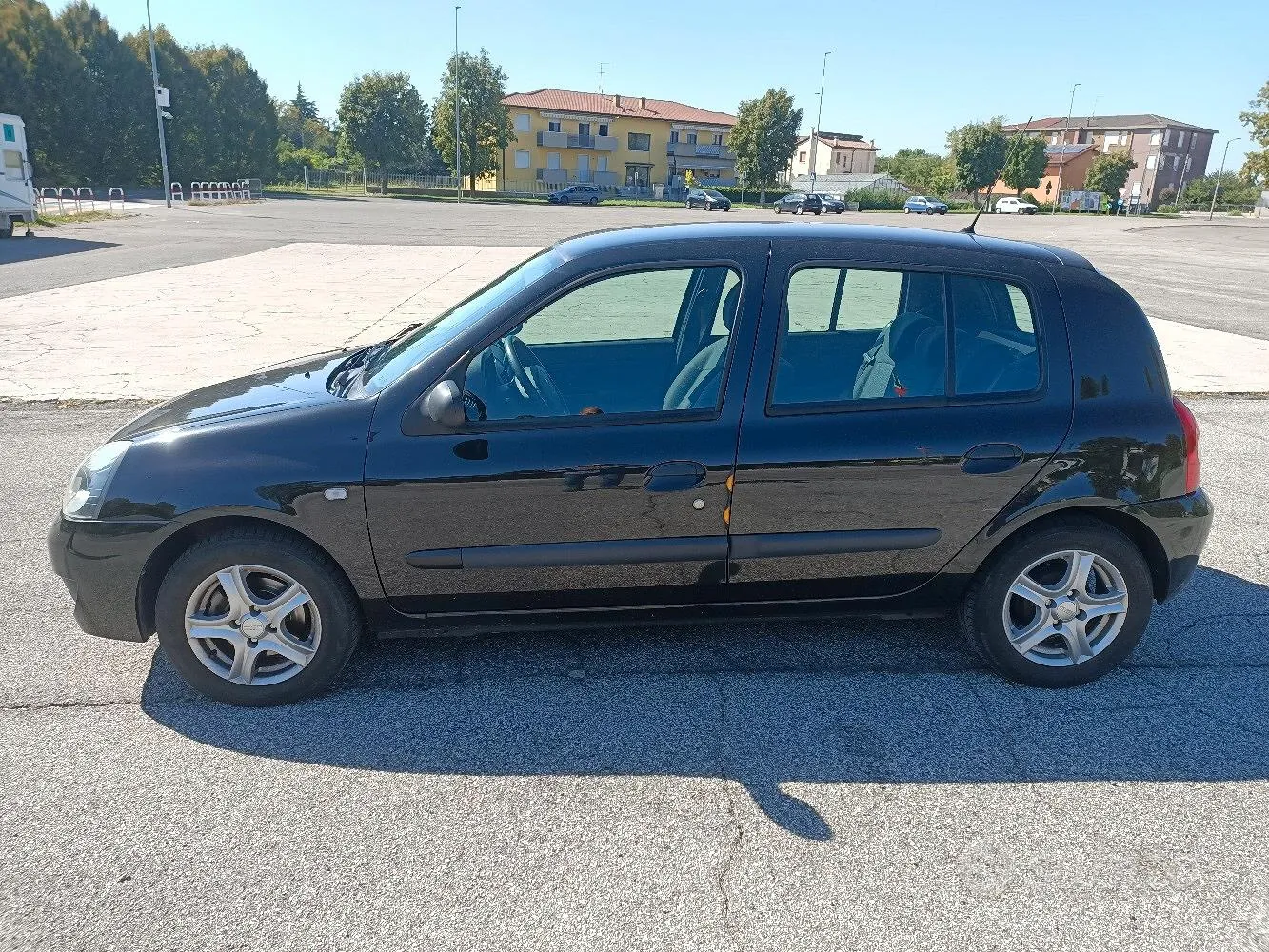 Renault Clio 2008 photo 2