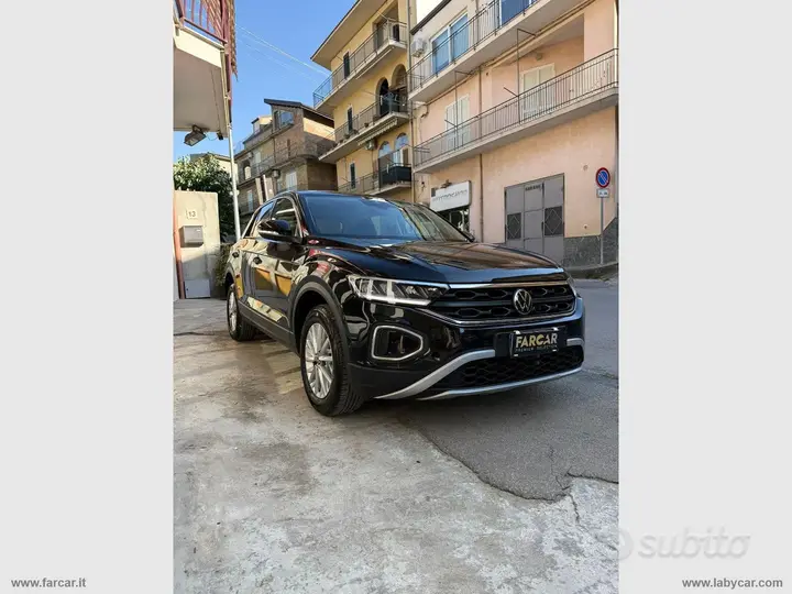Volkswagen T-Roc 2023 photo 2