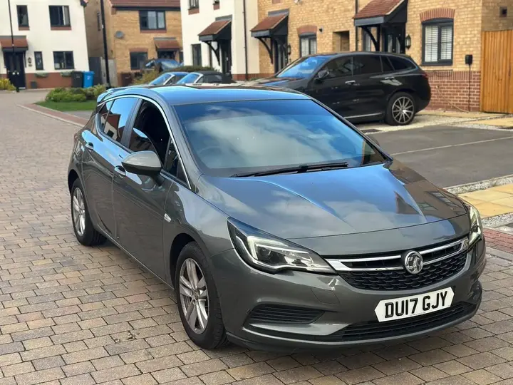 Vauxhall Astra 2017 photo 2