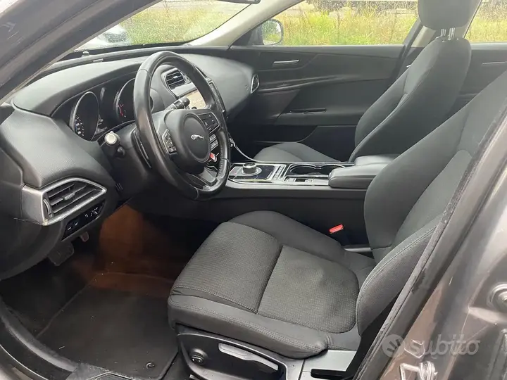 Jaguar Xe 2016 photo 5