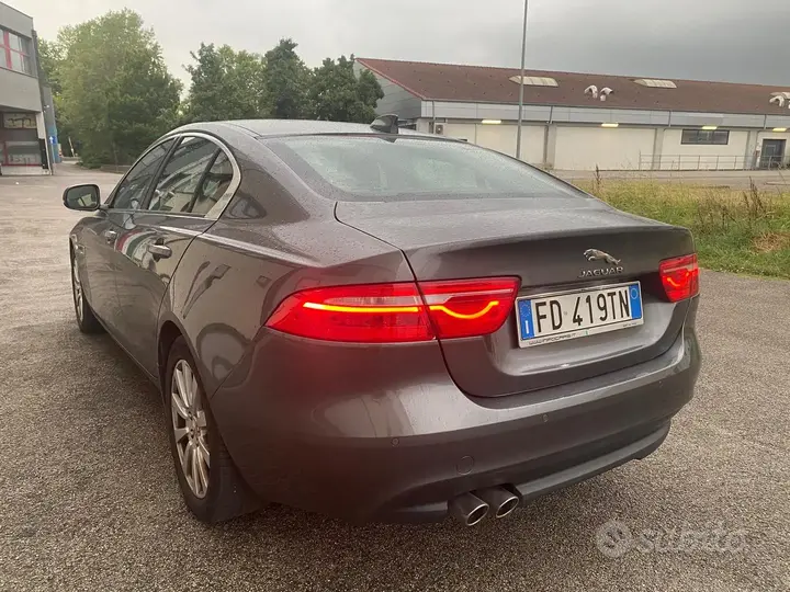 Jaguar Xe 2016 photo 3