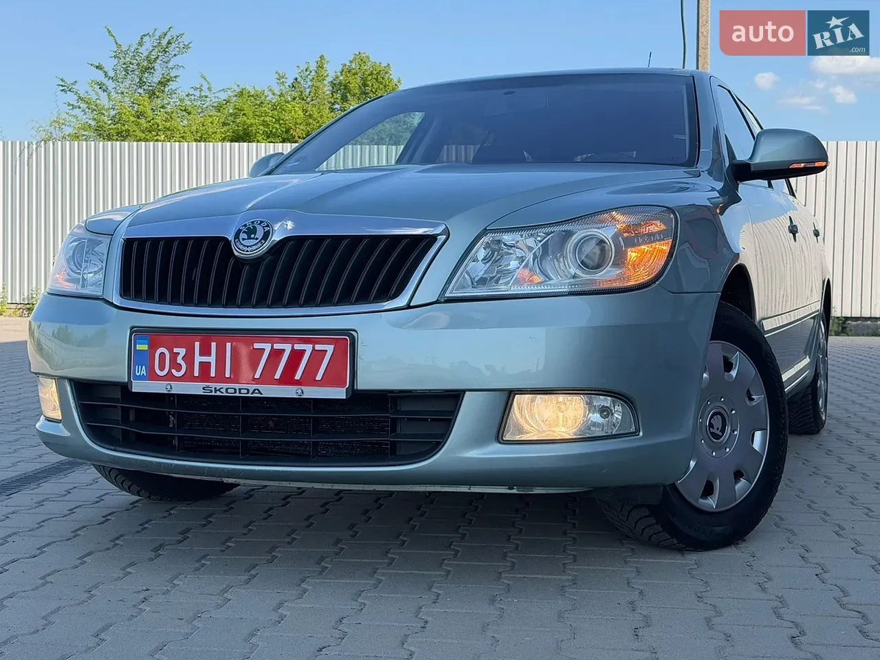 Skoda Octavia 2011 photo 2