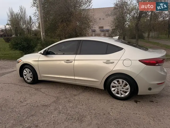 Hyundai Elantra 2017 photo 4