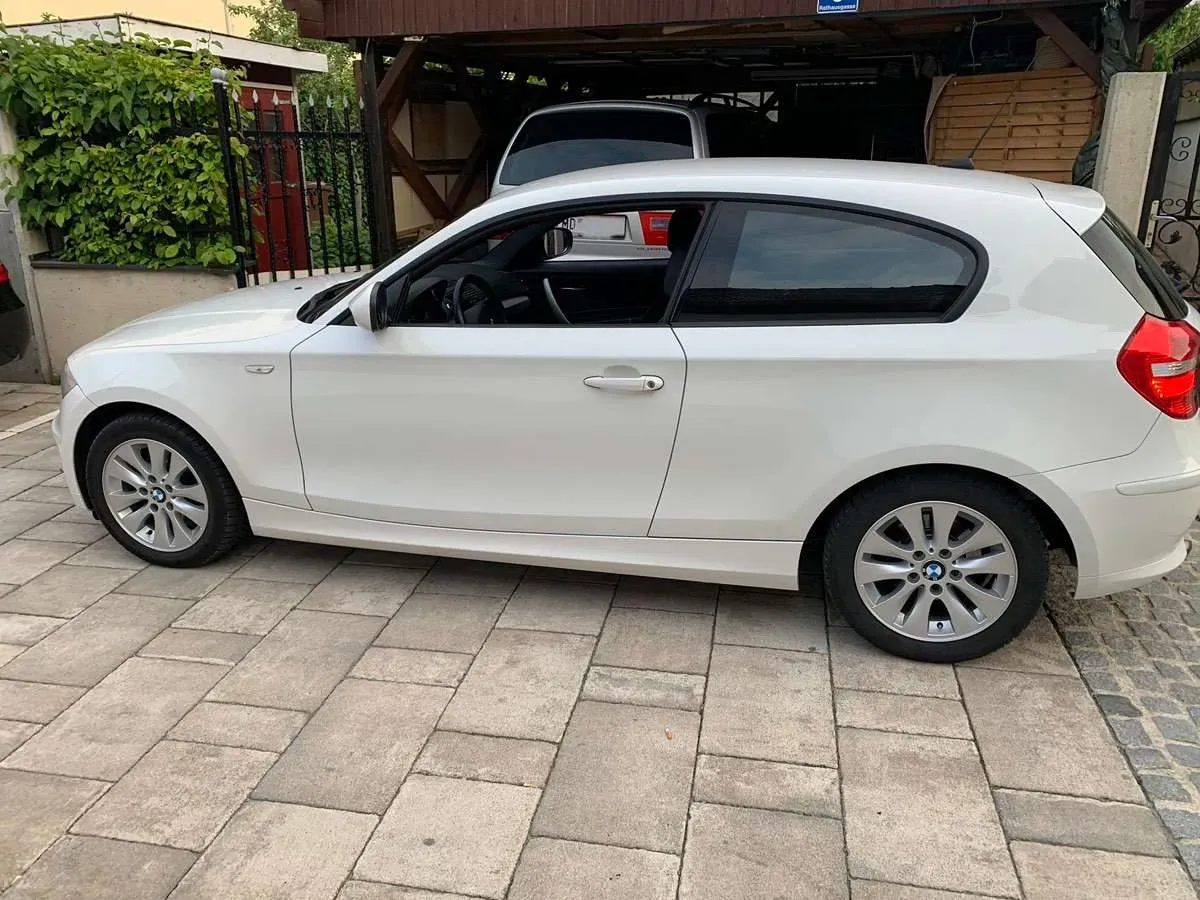 BMW 1 Series 2010 photo 3
