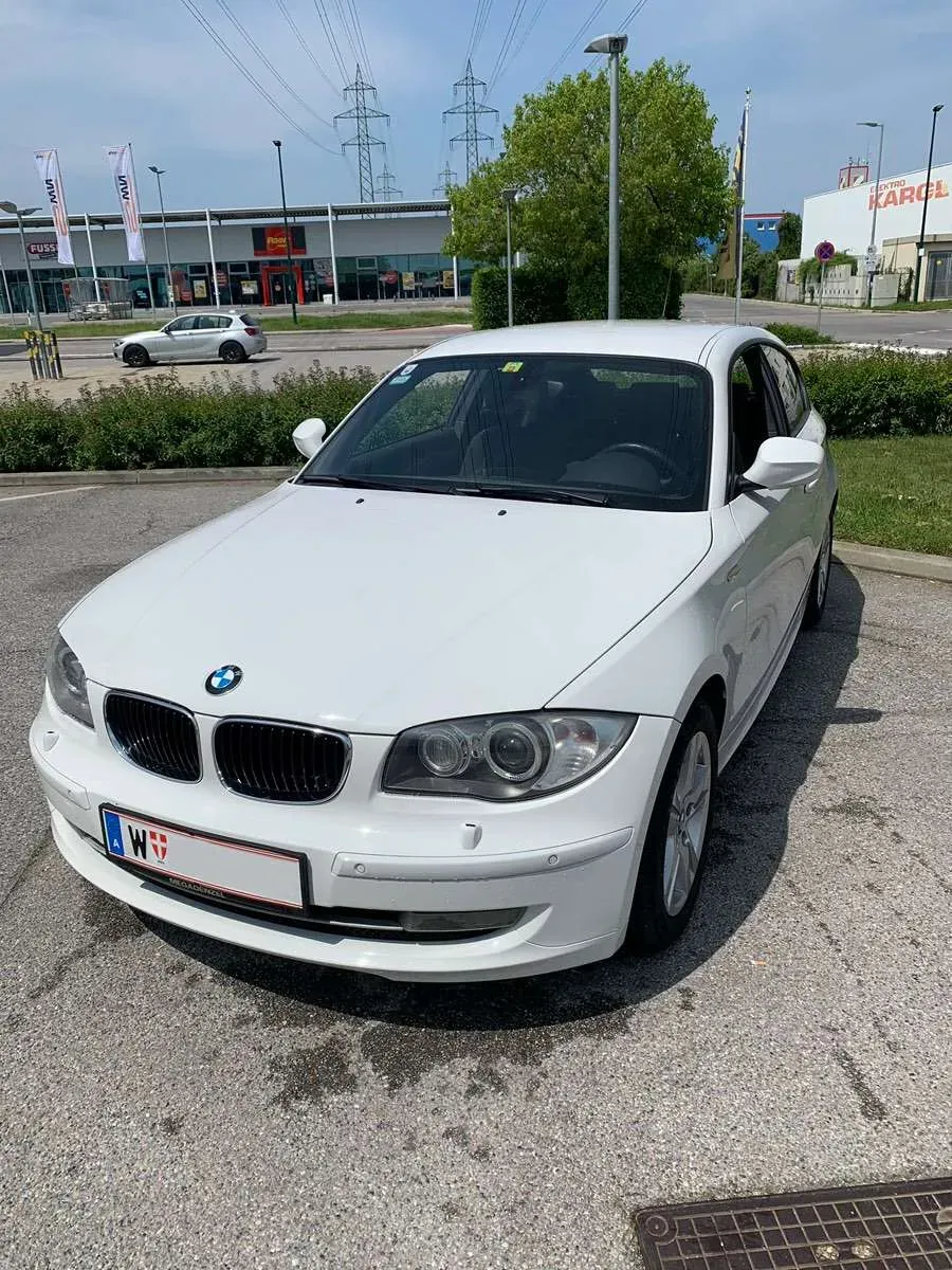 BMW 1 Series 2010 photo 2