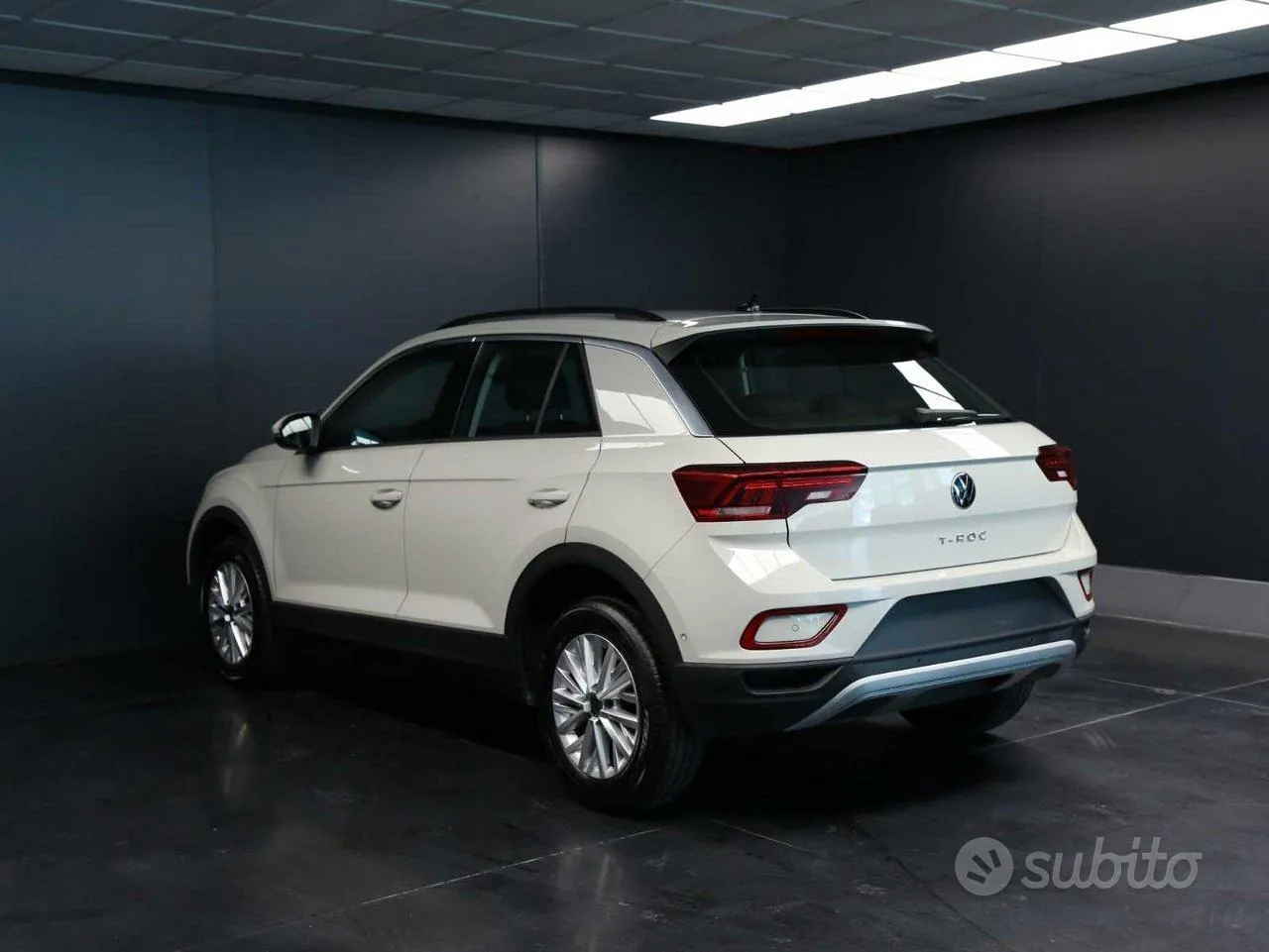 Volkswagen T-Roc 2023 photo 2