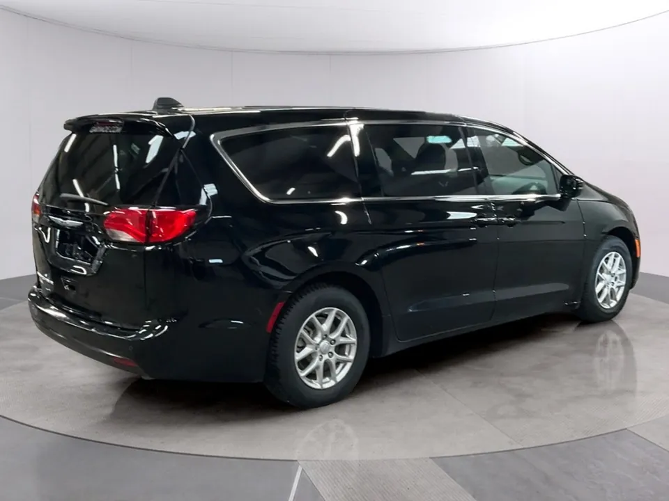Chrysler Grand Caravan 2026 photo 5