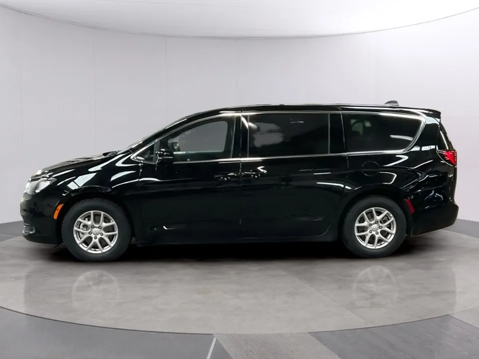 Chrysler Grand Caravan 2026 photo 2